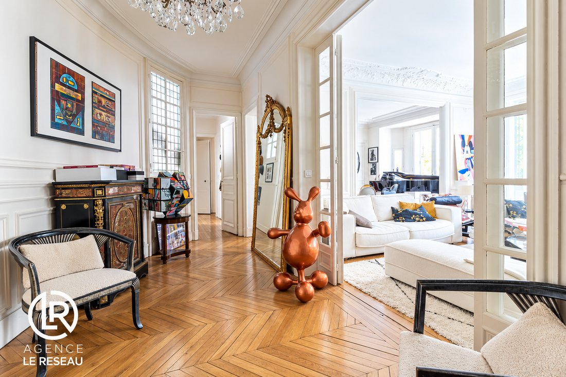 Apartment in Saint Philippe du Roule, Paris 8e Arrondissement, Paris 5 - 19034262