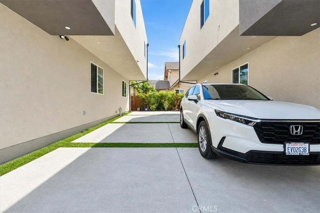 Los Angeles, California, United States 4 - 19031023