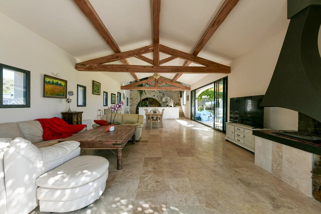 Finca en Uzès, Occitania, Francia 2 - 19029876