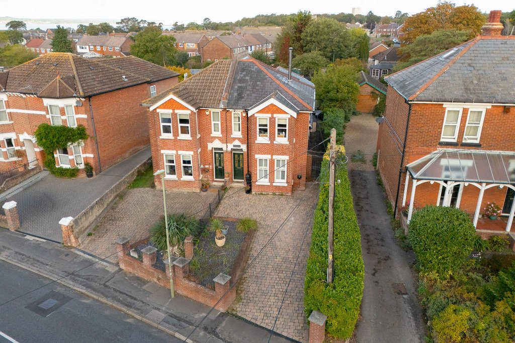 House in Eastleigh, England 1 - 19029397