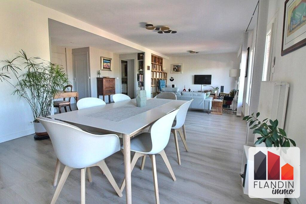 Apartment in Centre-Bourg, Saint-Genis-Laval, France 1 - 19021937