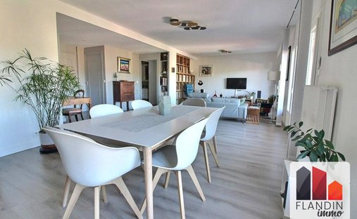 Apartment in Centre-Bourg, Saint-Genis-Laval, France 1