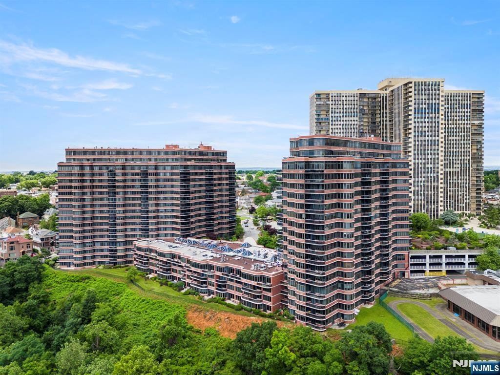 Condo in Cliffside Park, New Jersey, United States 2 - 19028667