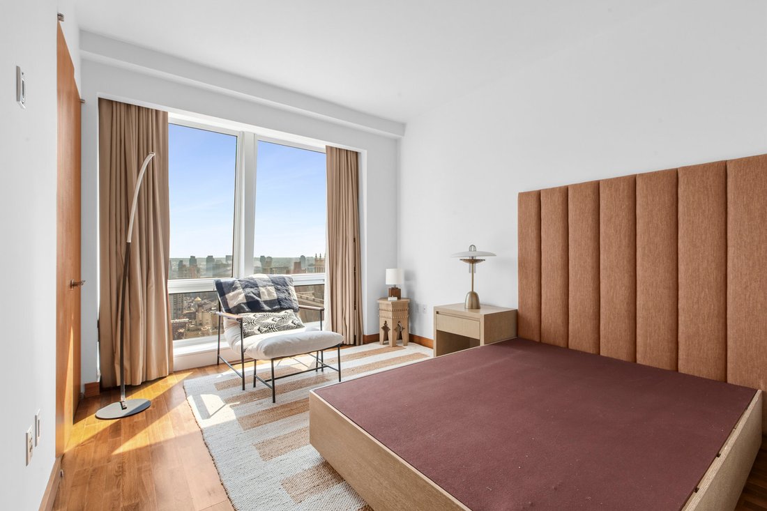 New York, New York, United States 4 - 19024950