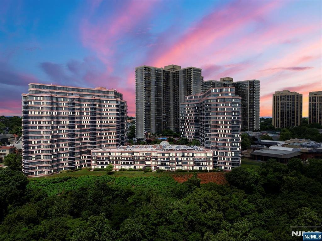 Condo in Cliffside Park, New Jersey, United States 1 - 19028667