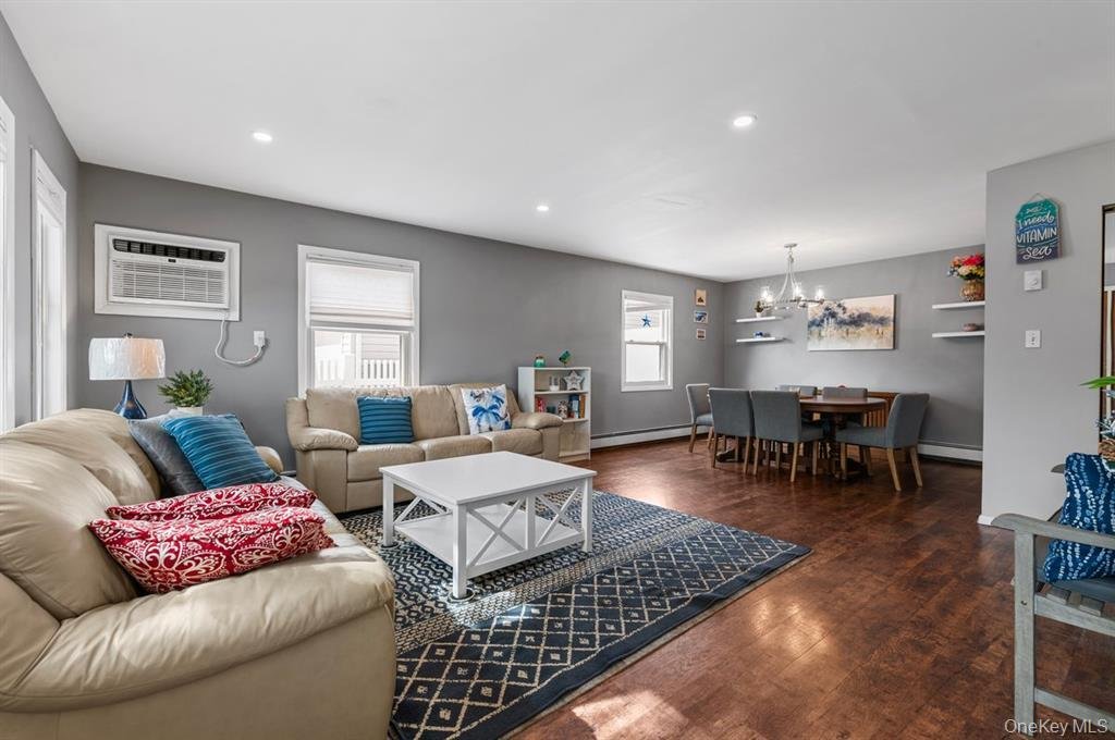 House in Levittown, New York, United States 3 - 19022035