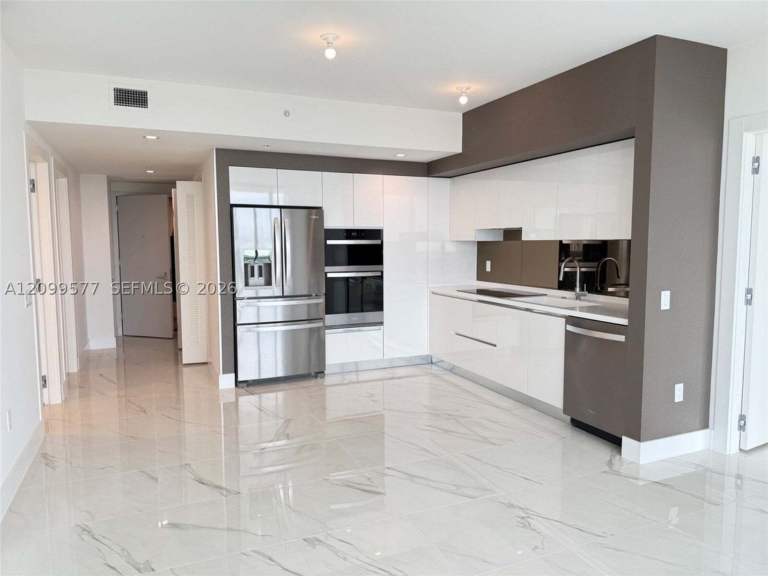 Condo in Hallandale Beach, Florida, United States 5 - 19020343