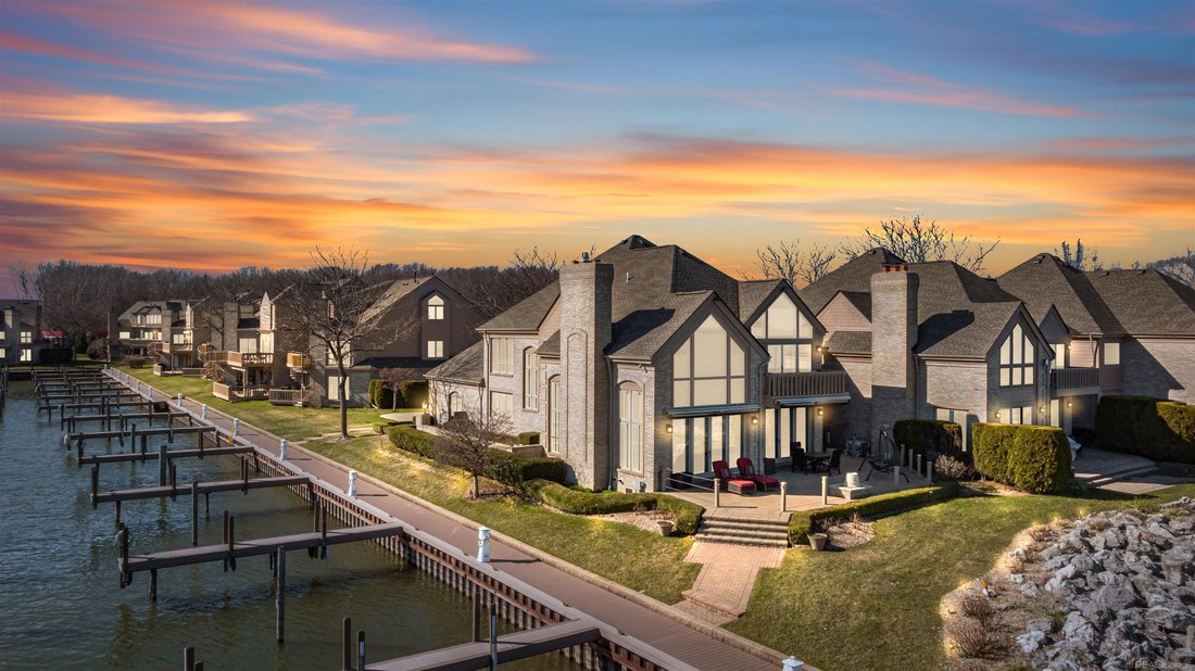 Condo in St. Clair Shores, Michigan, United States 1 - 19027411