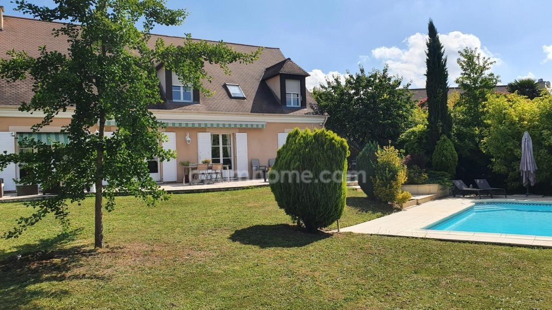 Villa à Saint Prix Village, Saint-Prix, France 1 - 19029836
