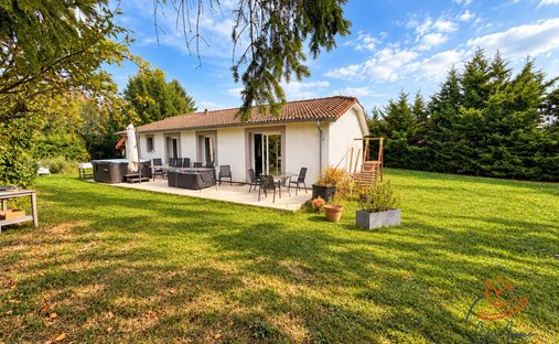 House in Cessy, Auvergne-Rhône-Alpes, France 1