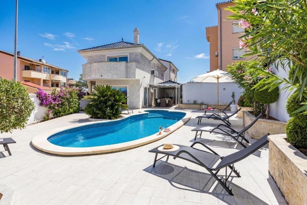 Villa en Grad Pula, Istria, Croacia 1 - 19025697