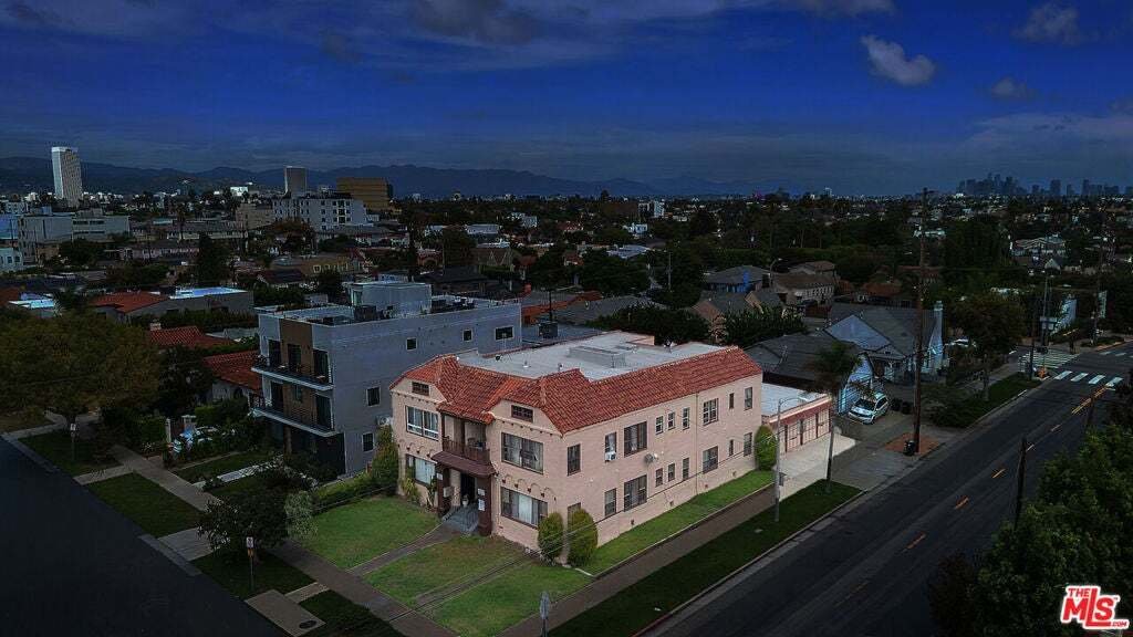 Los Angeles, California, United States 4 - 19032373