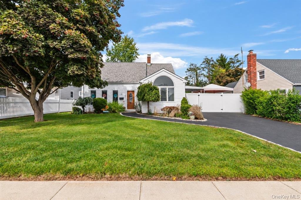 House in Levittown, New York, United States 1 - 19022035