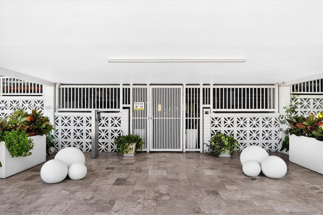 Condo in Miami Beach, Florida, United States 4 - 19025005