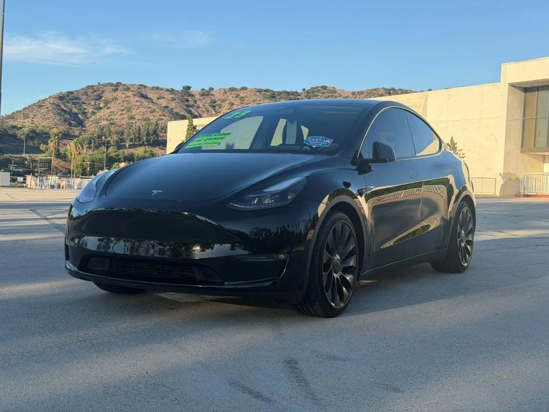Suv in Canoga Park, CA, United States 4 - 19033785