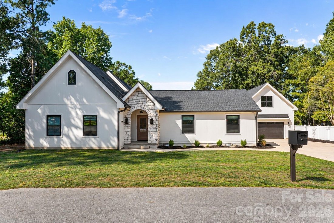 House in Mooresville, North Carolina, United States 1 - 19028089