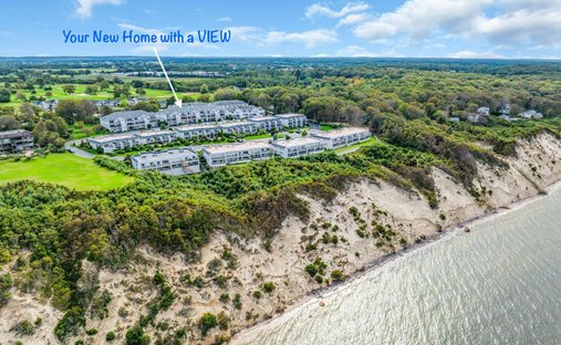 Condo in Calverton, New York, United States 1