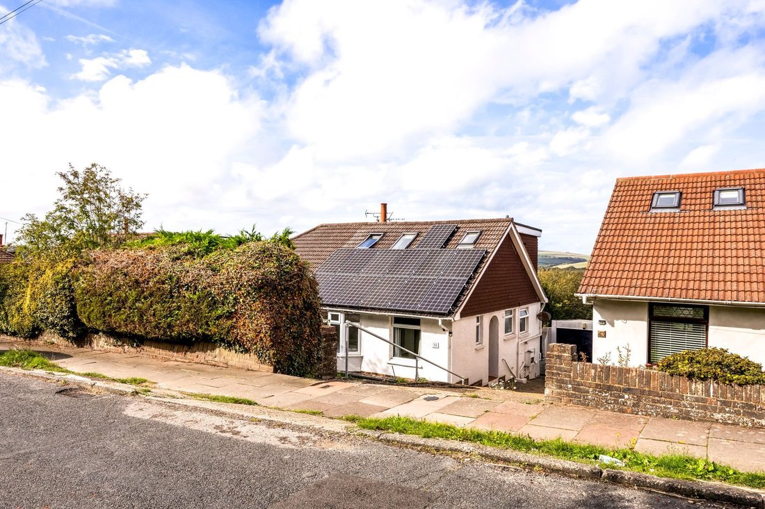 Bungalow in Patcham, England 1 - 19030009