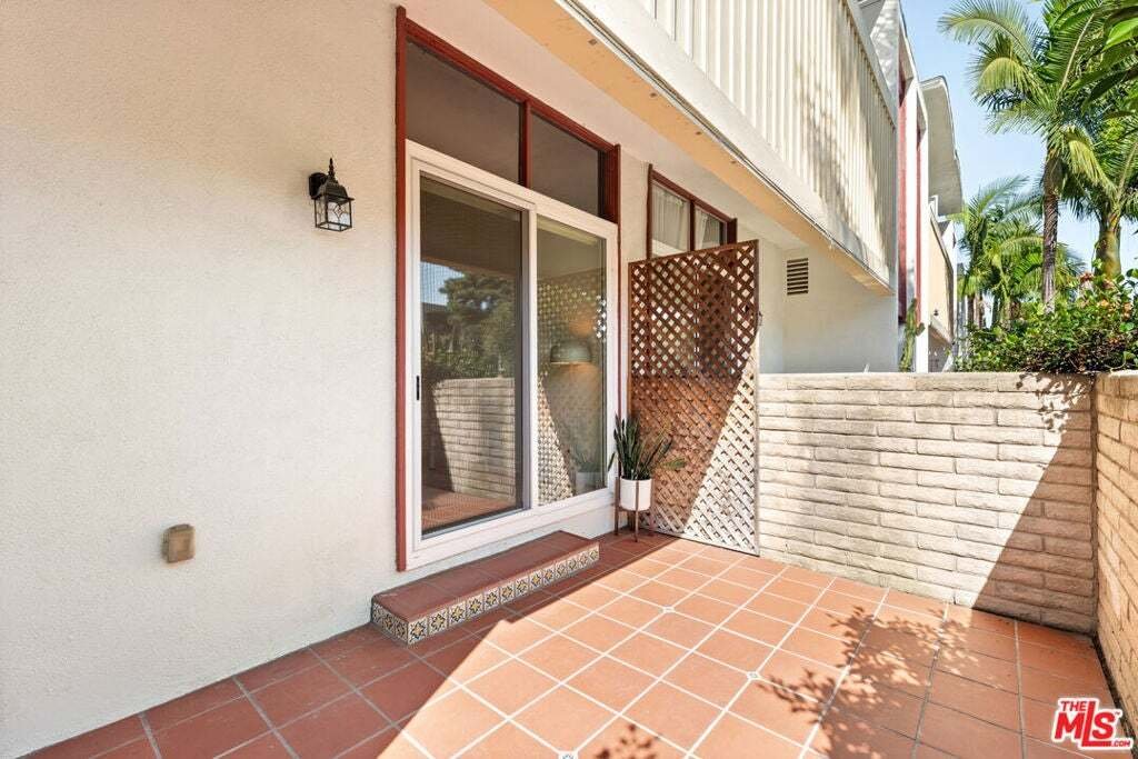 Condo in Los Angeles, California, United States 3 - 19023198