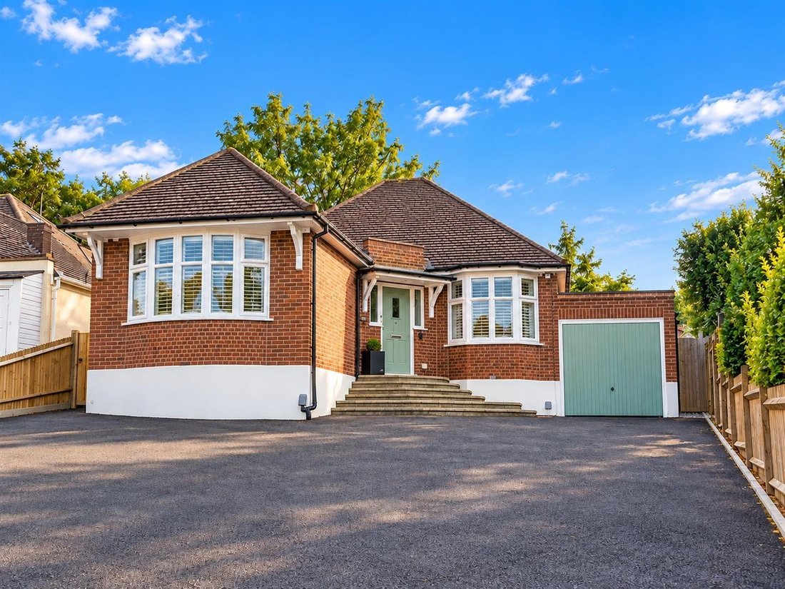 Bungalow in North Looe, Epsom and Ewell, England 5 - 19030735