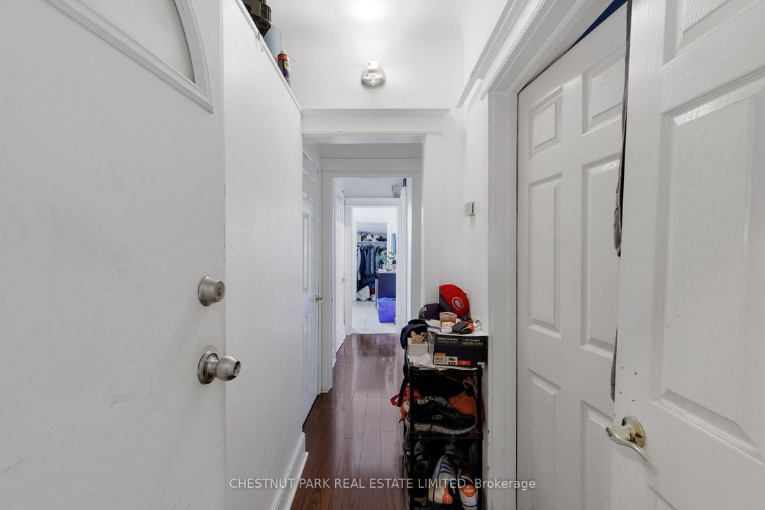 Toronto, Ontario, Canada 5 - 19028507