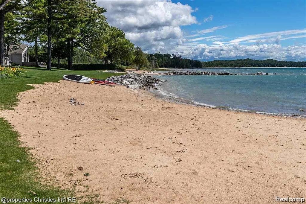 Condo in Wequetonsing, Michigan, United States 3 - 19033004