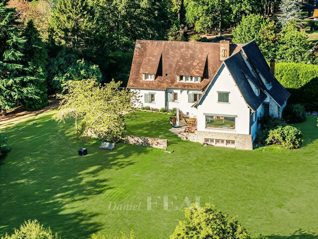 House in Montfort-l'Amaury, Ile-de-France, France 1 - 19029461