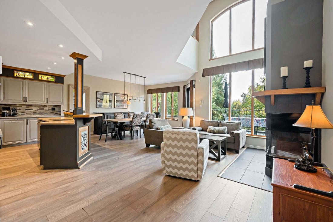 Condo in Mont-Tremblant, Quebec, Canada 1 - 19027897
