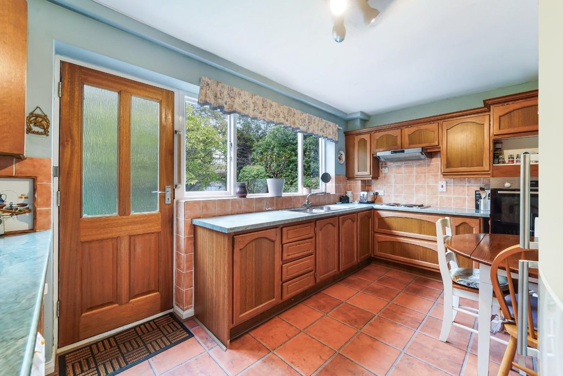 Chalet in Epsom and Ewell, England 4 - 19032463