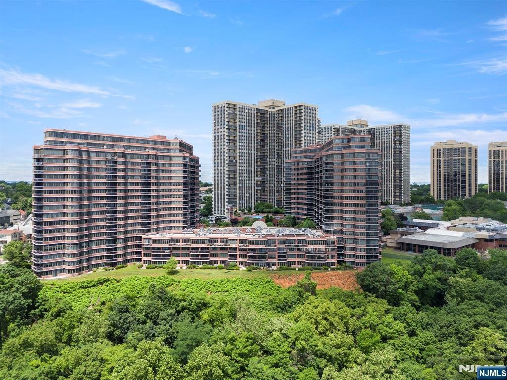 Condo in Cliffside Park, New Jersey, United States 3 - 19028667