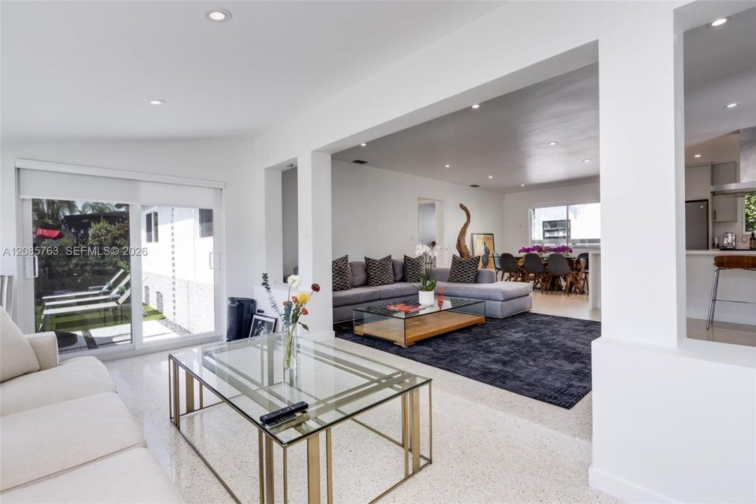 House in Miami, Florida, United States 5 - 19032002
