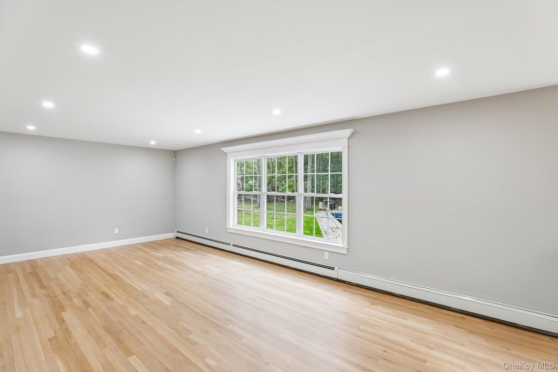 House in Shirley, New York, United States 5 - 19020595