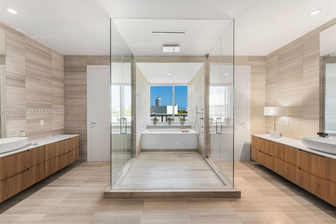 Condo in Miami Beach, Florida, United States 2 - 19024886