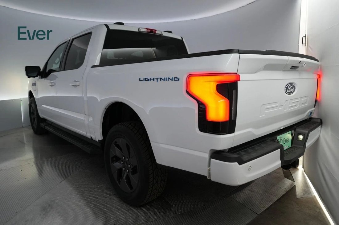 Pickup in San Francisco, CA, United States 3 - 18691809