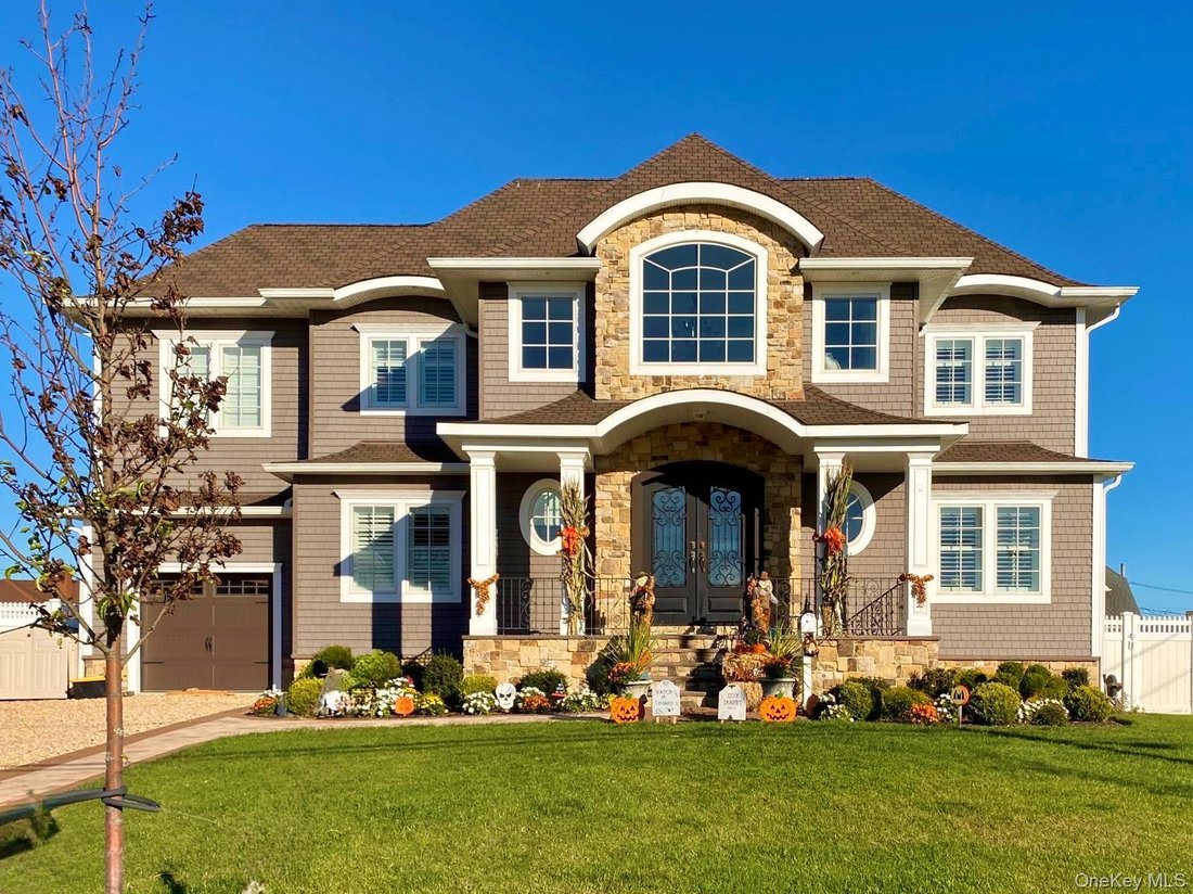 House in West Islip, New York, United States 1 - 19029295