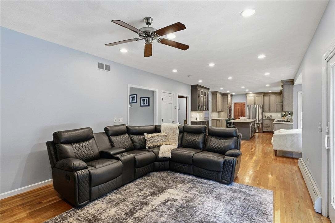 House in Warwick, Rhode Island, United States 5 - 19020422
