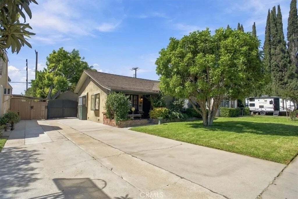 House in Burbank, California, United States 1 - 19024452