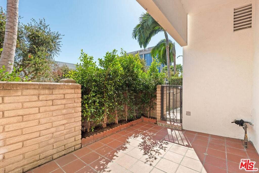 Condo in Los Angeles, California, United States 4 - 19023198