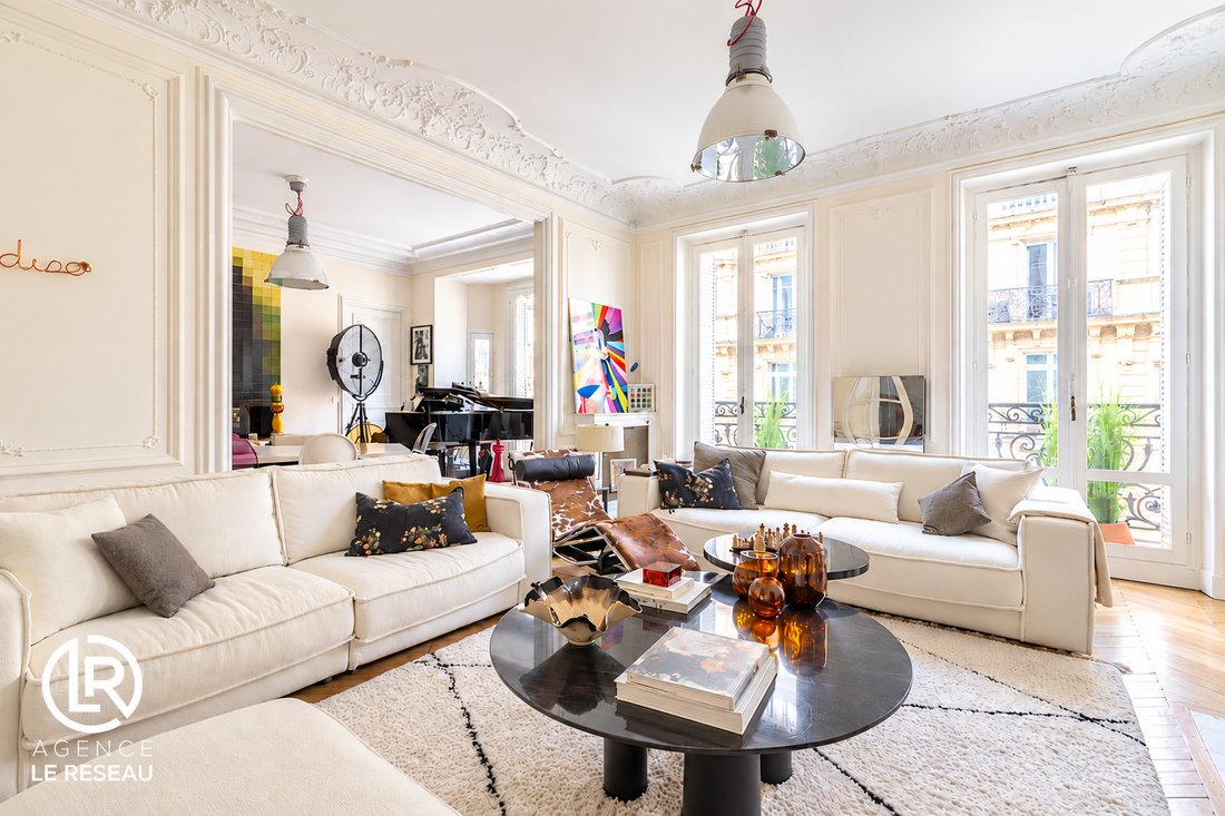 Apartment in Saint Philippe du Roule, Paris 8e Arrondissement, Paris 3 - 19034262