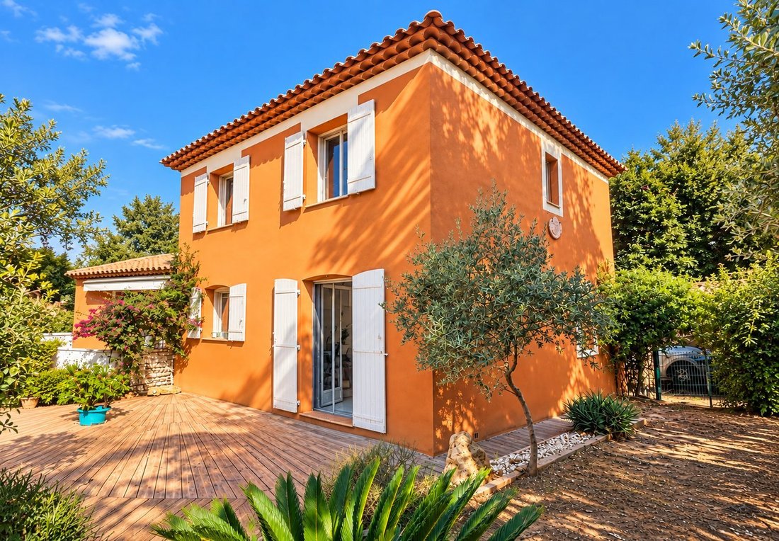 House in Six-Fours-les-Plages, Provence-Alpes-Côte d'Azur, France 2 - 19026741