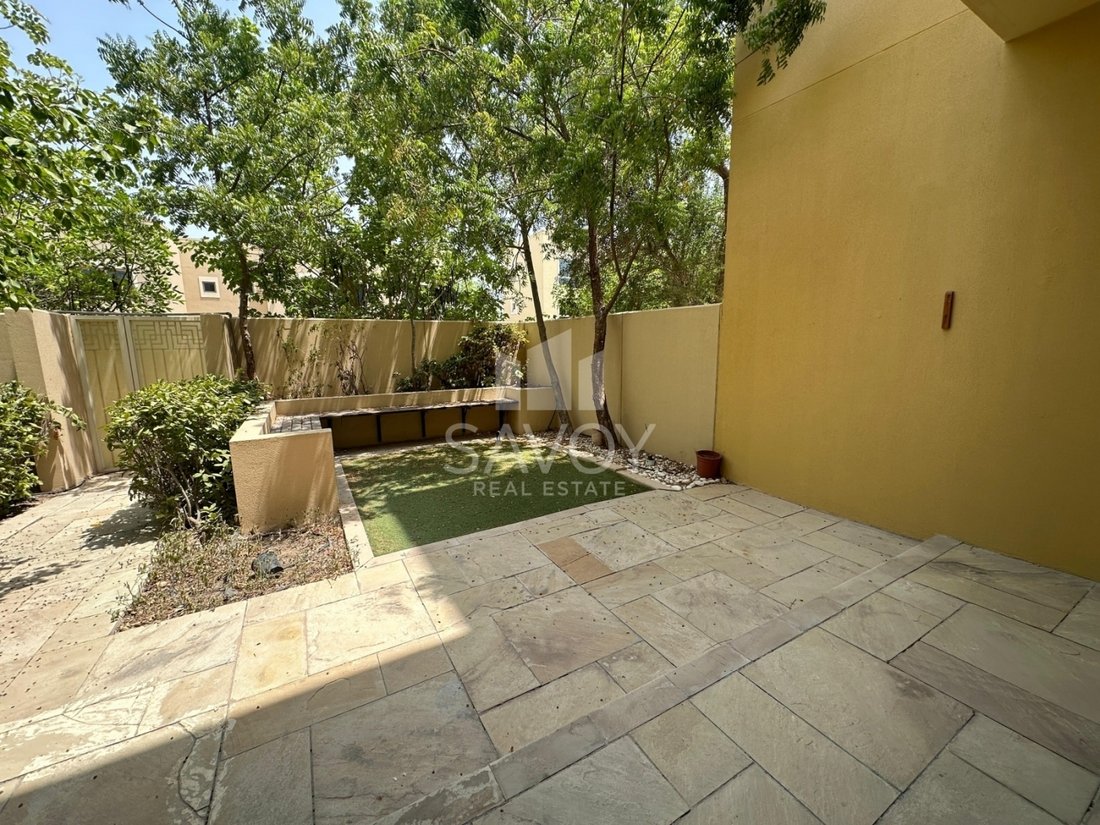 Townhouse en Ciudad Khalifa, Abu Dabi, Emiratos Árabes Unidos 2 - 19034212
