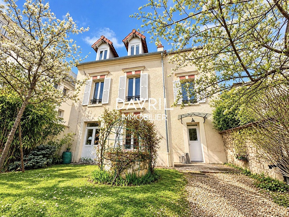 House in Basses Roches, Conflans-Sainte-Honorine, France 1 - 19021804