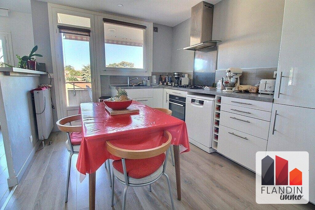 Apartment in Centre-Bourg, Saint-Genis-Laval, France 4 - 19021937
