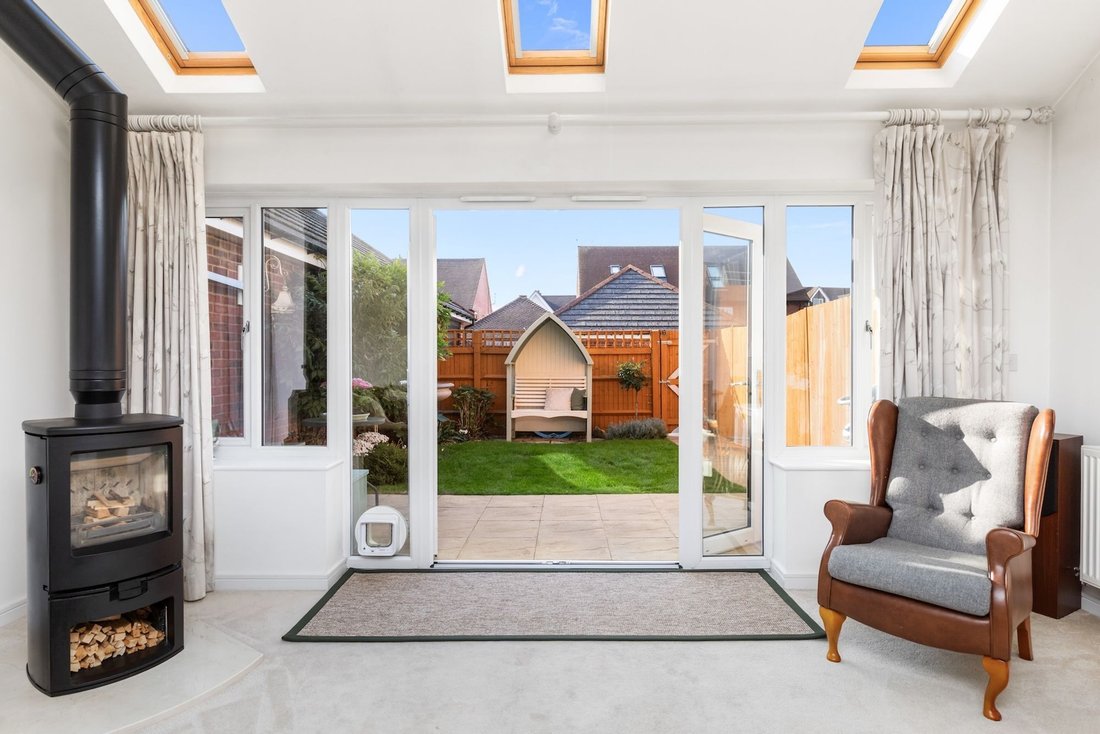 House in Broadbridge Heath, England 3 - 19029885