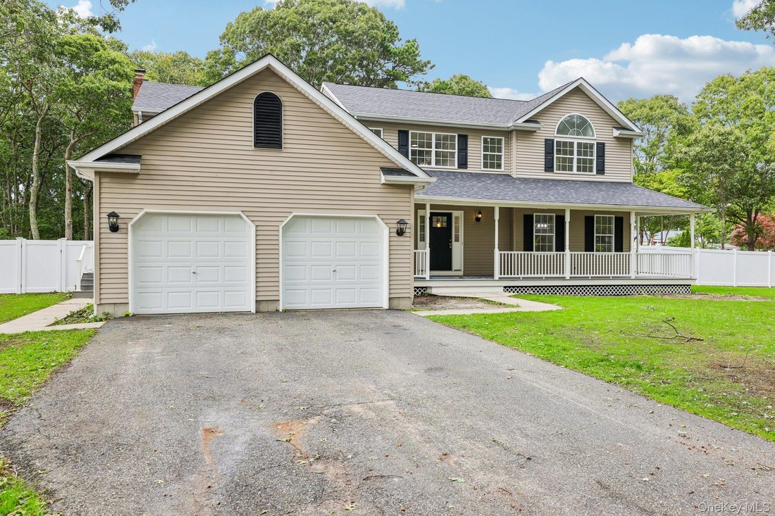 House in Shirley, New York, United States 2 - 19020595