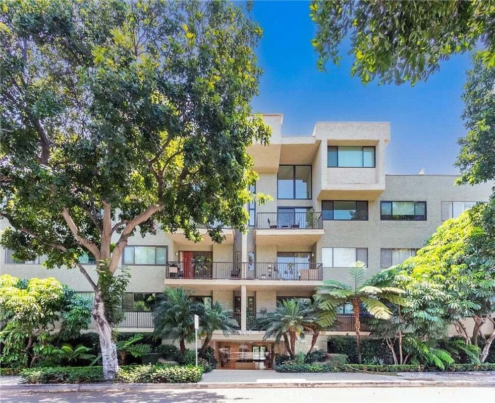 Condo in Los Angeles, California, United States 1 - 19027032