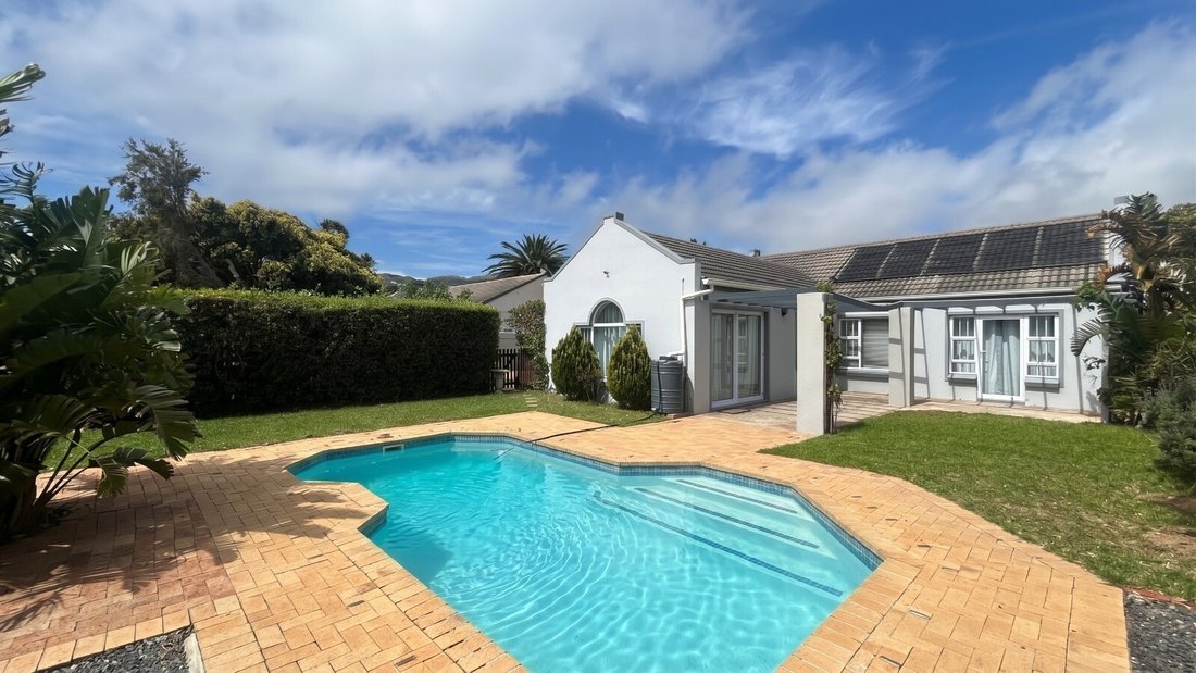 House in Capri, South Peninsula, Cape Town 1 - 19020455