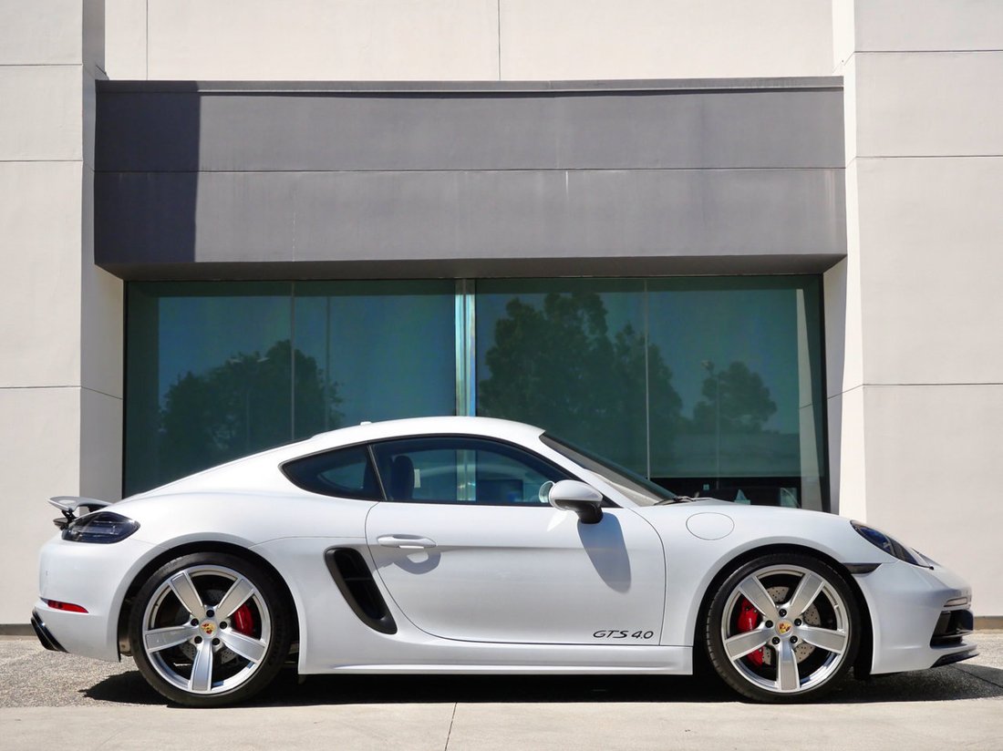 Coupe in Thousand Oaks, CA, United States 4 - 19032604