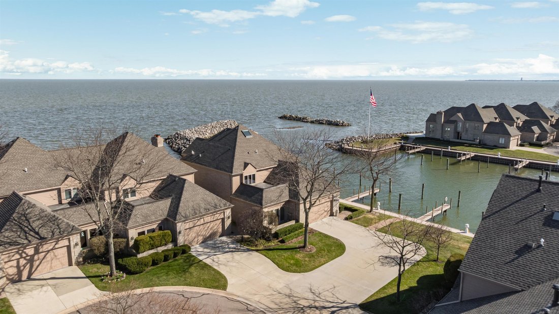 Condo in St. Clair Shores, Michigan, United States 2 - 19027411