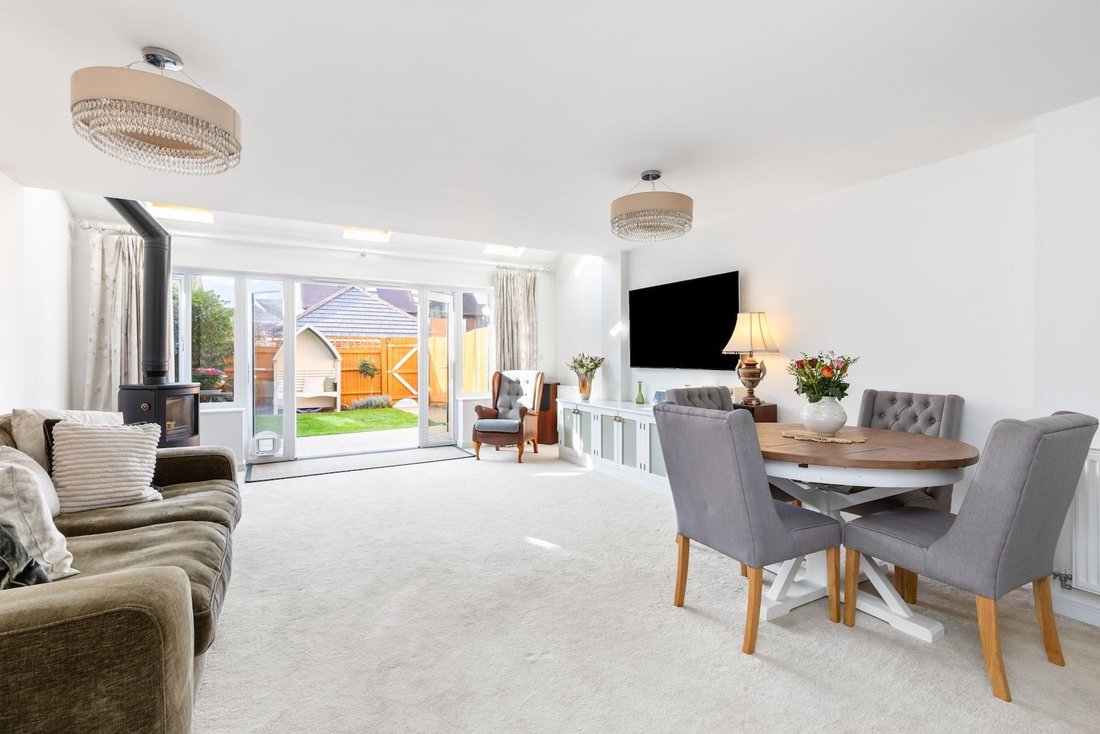 House in Broadbridge Heath, England 2 - 19029885